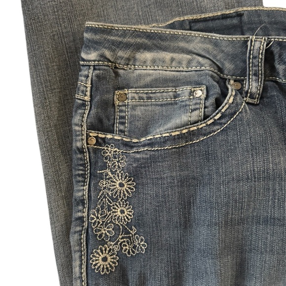 EARL Jeans with Embroidery Size 22 - Picture 5 of 12